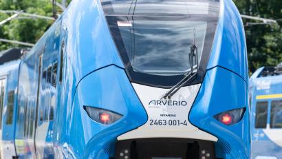 Bild: Stefan Puchner/dpa
Das Bahnunternehmen Arverio betreibt den im Auftrag des Freistaats den Regionalverkehr zwischen München und Augsburg und dürfte dann künftig seltener fahren. (Archivbild)