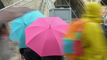 Bild: Malin Wunderlich/dpa
Am Sonntag erwartet der DWD in Bayern verbreitet Regen. (Symbolbild)