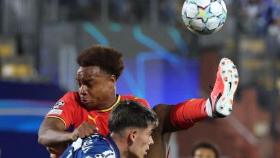 Bild: Jan Woitas/dpa
Assan Ouédraogo (l) verletzte sich gegen den Hamburger SV. (Archivbild)