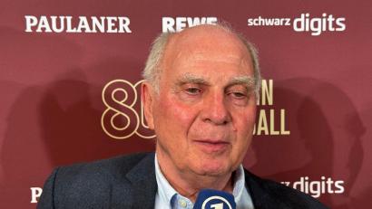 Bild: Manuel Schwarz/dpa
Ehrenpräsident Uli Hoeneß ist inzwischen von Bayern-Sportvorstand Max Eberl überzeugt.