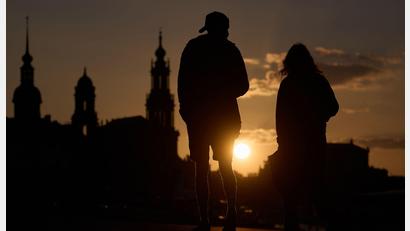 Bild: Robert Michael/dpa
Abendstimmung in Dresden: Sonnenuntergang am Terrassenufer