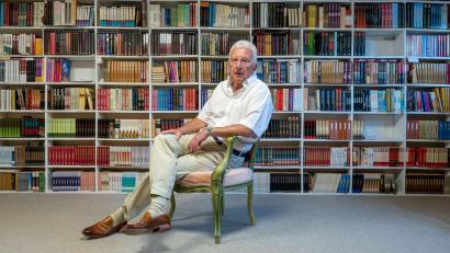 Bild: Peter Kneffel/dpa
Die Bücher des Autors Philipp Vandenberg sind in mehr als 30 Sprachen übersetzt worden. (Archivbild)