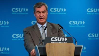 Bild: Sven Hoppe/dpa
Markus Söder will, dass die Spritpreise sinken.