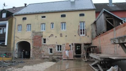 Bild: Josef Pilfusek
Im Gebäude „Hauptstraße 17“ in Waidhaus entstehen eine Bücherei und neue Wohnungen.