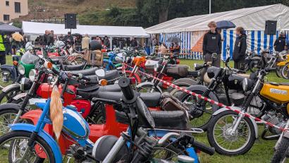 Bild: wrl
Trotz des Regens fanden sich einige Mopeds auf dem Festplatz in Altendorf ein.