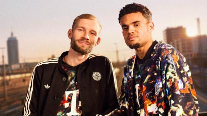 Bild: FC Bayern München/dpa
Das Wiesn-Trikot der Bayern ist in diesem Jahr knallbunt, statt dezent.