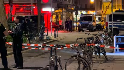 Bild: Bodo Marks/dpa
Laut Polizei gibt es Hinweise, dass der Tat Streitigkeiten vorausgegangen sind.