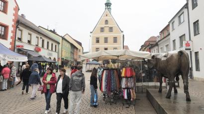 Bild: Klaus Trenz
Den Auerbacher Jahrmarkt hat es am Sonntag komplett verregnet. Der Besuch hielt sich in Grenzen.