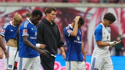 Bild: Jan Woitas/dpa
Enttäuschung in Leipzig: Der HSV verliert schon wieder hoch.