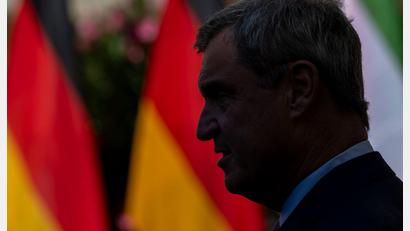 Bild: Peter Kneffel/dpa
Je höher der Druck auf Kanzler Merz steigt, desto häufiger fällt auch der Name von Markus Söder als möglicher Nachfolger.