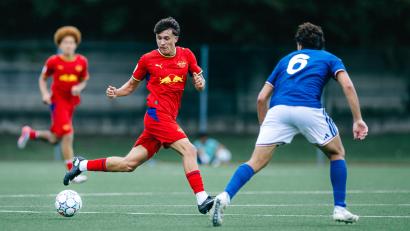 Bild: RB Leipzig
Leipzigs Toni Langsteiner (Mitte) zuletzt bei seinem Comeback nach Verletzungspause im Spiel der Youth-League bei Como 1907.
