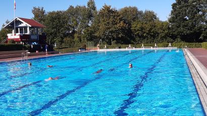 Bild: Lowak
Die letzten Tage nutzten vor allem die Schwimmer, um noch ein paar Bahnen zu ziehen. Das Freibad Windischeschenbach beendete am Montag, 14. September, die Badesaison.