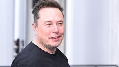 Bild: Sebastian Gollnow/dpa
Elon Musk warf Apple und OpenAI unfairen Wettbewerb vor. (Archivbild)