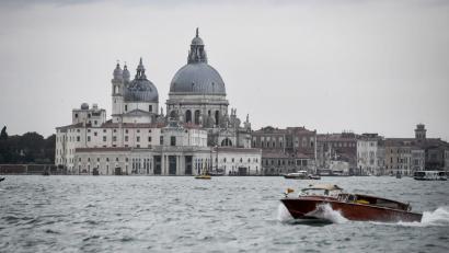 Bild: Claudio Furlan/LaPresse via ZUMA Press/dpa
In der Lagune von Venedig sind viele Wassertaxis unterwegs. (Archivbild)
