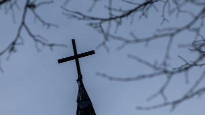 Bild: Jens Büttner/dpa
Die Kirche darf nicht mehr betretenen werden, bis es gelungen ist, die Schadstoffbelastung ausreichend zu senken. (Symbolbild)