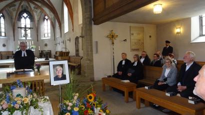 Bild: Alfons Prechtl
Pfarrer Silfredo Dalferth leitete den Trauergottesdienst.