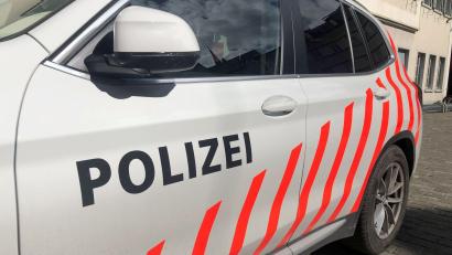 Bild: Christiane Oelrich/dpa
Die Rettungskräfte konnten nur noch den Tod der Insassen feststellen (Symbolbild)