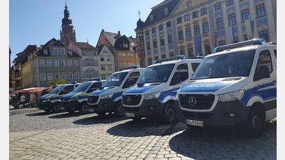 Bild: Pia Bayer/dpa
Die Polizei suchte am Dienstag in der Coburger Innenstadt nach Beweismitteln zur Tat.
