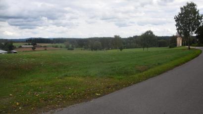 Bild: Ernst Frischholz
Am rechten Bildrand die von Lanz kommende Straße nach Störnstein und links das Areal wäre das neue Baugebiet "Im Badgarten".