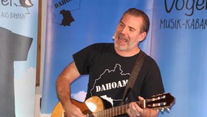 Archivbild: Konrad Rosner
Der niederbayerische Musik-Kabarettist "Vogelmayer" kommt am Freitag, 27. November, nach Bärnau in den Gasthof "Zur Post".
