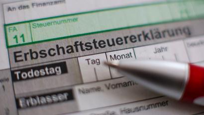 Bild: Jan Woitas/dpa
Die Erbschaftsteuer ist eine wichtige Einnahmequelle für den Freistaat. (Illustration)