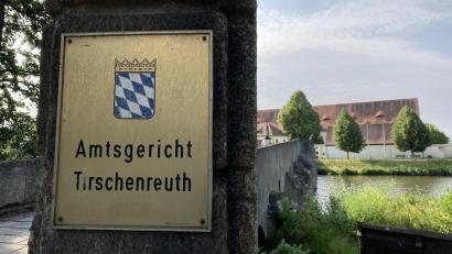 Archivbild: jut
Das Schöffengericht am Amtsgericht Tirschenreuth hat einen 25-jährigen Mitterteicher wegen Körperverletzung verurteilt.