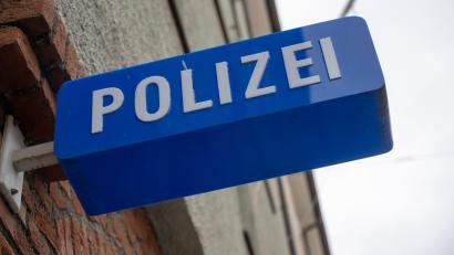 Bild: Peter Kneffel/dpa
Die Polizei rettet die Gruppe. (Symbolbild)