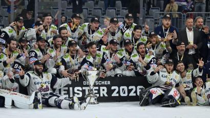 Bild: Florian Wiegand/dpa
Meister Eisbären Berlin kann mit einem erneuten Triumph DEL-Geschichte schreiben. (Archvibild)