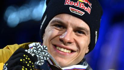 Bild: Hendrik Schmidt/dpa
Mehr Chancen, weniger Wert? Medaillengewinner Andreas Wellinger. (Archivbild)