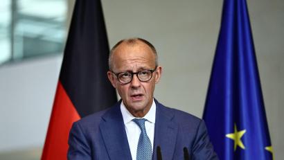 Bild: Christoph Soeder/dpa
Bundeskanzler Friedrich Merz steht nach dem Wahldebakel der CDU in Sachsen-Anhalt unter Druck. (Archivbild)