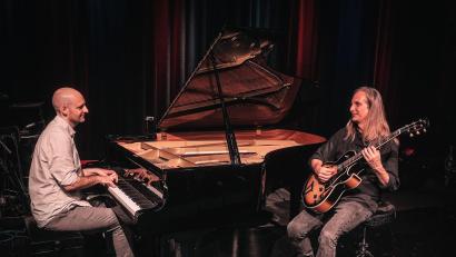 Bild: Lorenz von Koenen
Michael Dandorfer (rechts) und Sebastian Birner laden bei "Jazzarise" zum Workshop "Improvisation" ins Musikomm.