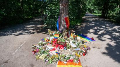 Bild: Christophe Gateau/dpa
Der Berliner Christopher Street Day war nach dem Anschlag abgebrochen worden. (Archivbild)