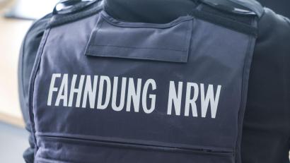 Bild: Oliver Berg/dpa
Mit einer großangelegten Razzia gehen Behörden gegen ein System von Scheinfirmen vor. (Archivbild)