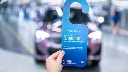Bild: Armin Weigel, BMW AG
Das BMW Werk Regensburg hat sein neunmillionstes Fahrzeug produziert.