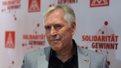 Archivbild: Marcus Brandt/dpa
IG Metall-Bezirksleiter Horst Ott will sein Amt zum Jahreswechsel an den erst 36 Jahre alten Nachfolger Rio Irmischer übergeben.