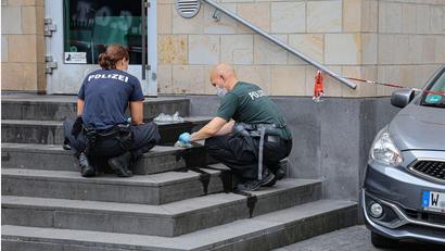 Bild: Christoph Petersen/dpa
Der Zentralrat der Juden in Deutschland spricht von einem „Brandanschlag“