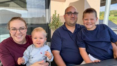 Bild: Petra Hartl
Tapfer kämpft der kleine Tim gegen Leukämie. Für seine Eltern Katharina und Lukas Friedrich und seinen neunjährigen Bruder Leon ist seit der Diagnose nichts mehr, wie es einmal war.