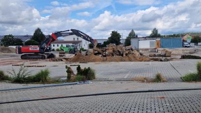 Bild: Thomas Dobler
Dem Erdboden gleichgemacht wurde in den vergangenen Wochen das große Areal des früheren Autohauses Maschek an der Ecke Libourne-Allee und Regensburger Straße in Schwandorf.