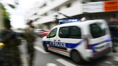 Bild: Loic Venance/AFP/dpa
Die Fahrt des Neunjährigen mit einem Geländewagen durch Marseille hätte ein schlimmes Ende nehmen können, meint die Polizei. (Symbolbild)