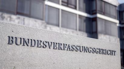 Bild: Uli Deck/dpa
Das höchste deutsche Gericht hat eine Wohnungsdurchsuchung der bayerischen Behörden vor zwei Jahren in Nürnberg für verfassungswidrig erklärt (Archivbild).