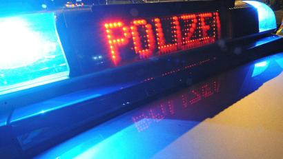 Symbolbild: Bild Patrick Seeger/dpa
In Weiden stieß ein Auto mit einem Radfahrer zusammen und fuhr weiter.