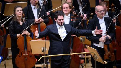 Bild: Bernd von Jutrczenka/dpa
Chefdirigent Lahav Shani und die Münchner Philharmoniker lieferten ein begeisterndes Konzert in München ab. (Archivbild)