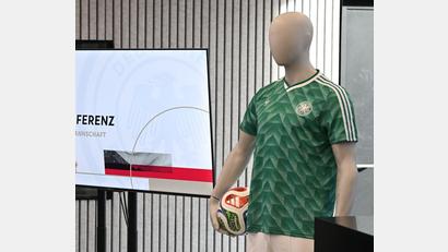 Bild: Boris Roessler/dpa
Das Retro-Trikot für das Spiel in Amsterdam.