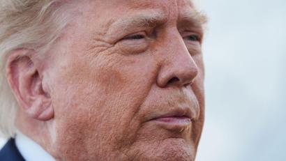 Bild: Alex Brandon/AP/dpa
US-Präsident Donald Trump bezeichnet den Vorstoß von EU-Kommissionspräsidentin Ursula von der Leyen als „lächerlich“.