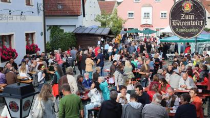 Archivbild: Michael Rabenhofer
Der Marktsonntag in Rieden ist ein Publikumsmagnet. Unser Archivbild von vor drei Jahren beweist es.