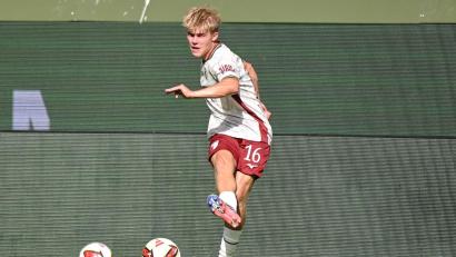 Bild: Harry Langer/dpa
Reist im Alter von 21 Jahren erstmals zur Nationalmannschaft: Augsburg-Profi Hennes Behrens. (Archivbild)