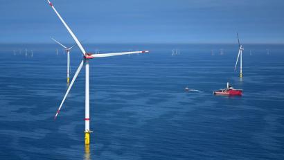 Bild: Lars Penning/dpa
Der Windpark He Dreiht besteht aus 64 Windenergieanlagen. (Archivbild)