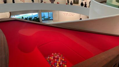 Bild: Christina Horsten/dpa
Die berühmte Rotunde des New Yorker Guggenheim Museums hat eine neue Attraktion.