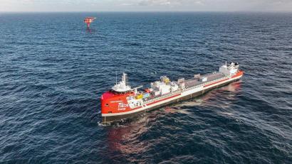 Bild: Handout / Berlin/INEOS Energy/dpa
Das Transportschiff Carbon Destroyer 1 bringt das flüssige CO2 zur ausgedienten Ölplattform Nini West in der Nordsee vor Dänemark. (Handout)