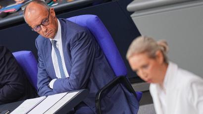 Bild: Michael Kappeler/dpa
AfD-Chefin Alice Weidel sieht die schwarz-rote Koalition mit Kanzler Friedrich Merz am Ende. In der Generaldebatte im Bundestag in der vergangenen Woche kam es zum Schlagabtausch. (Archivbild)